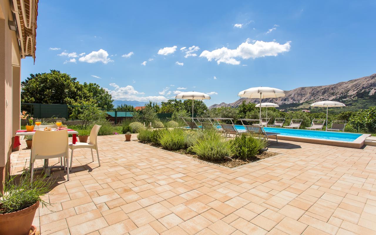 Apartments Viktorija 2 บัชกา ภายนอก รูปภาพ