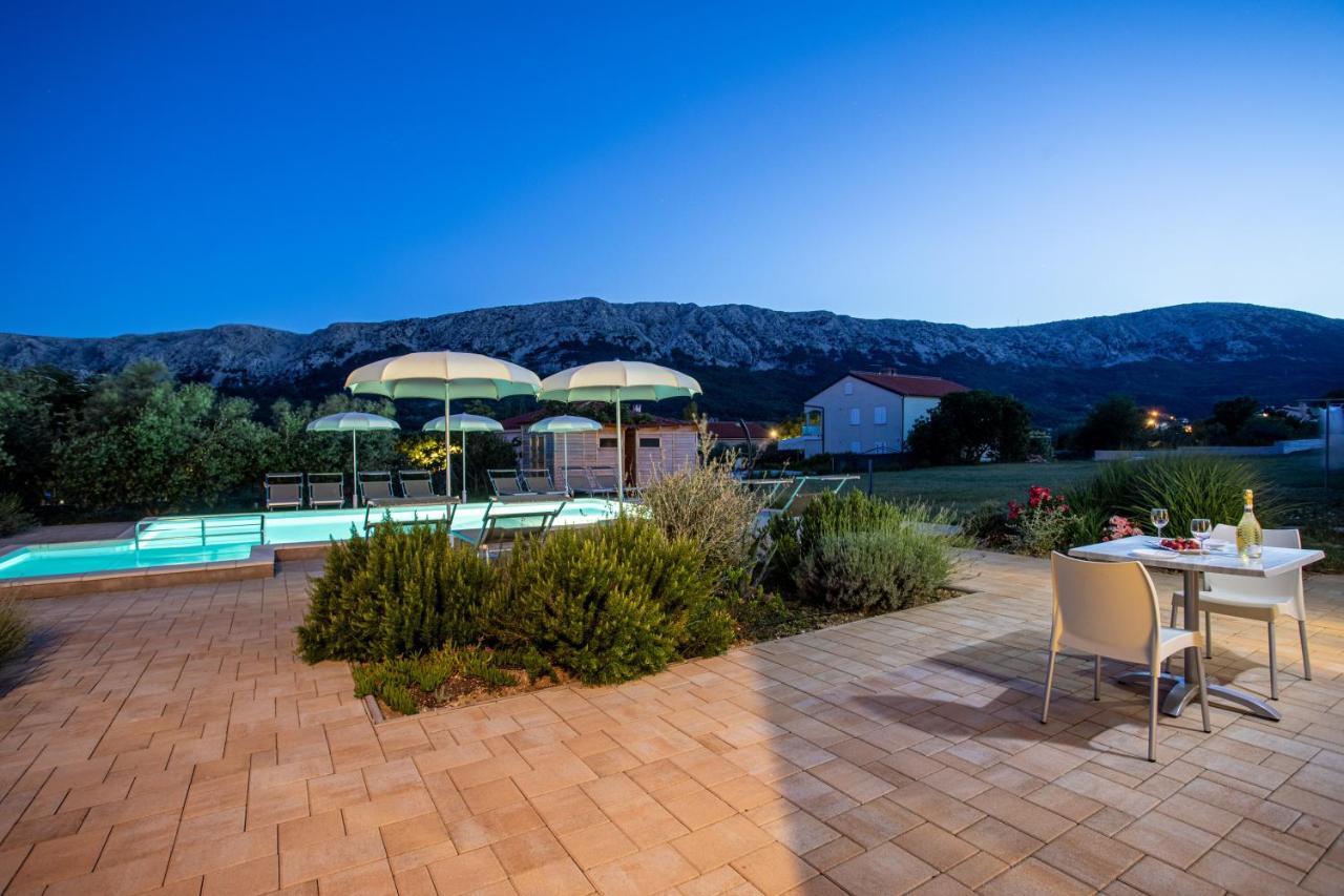 Apartments Viktorija 2 บัชกา ภายนอก รูปภาพ